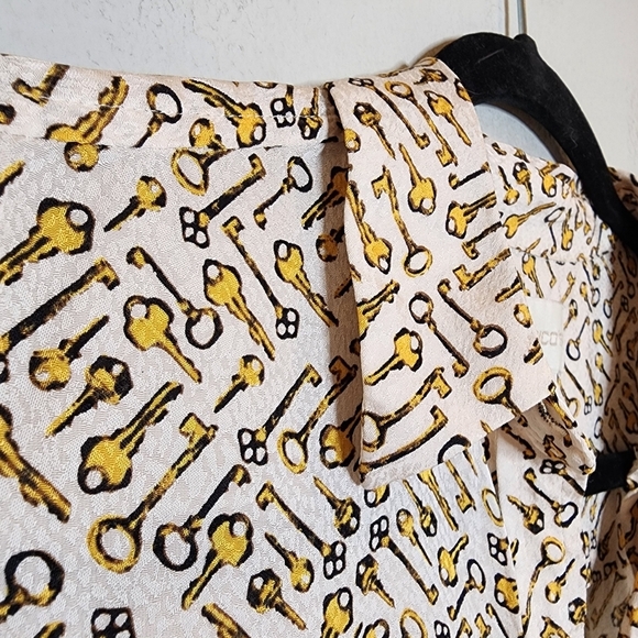 Chico's Keys Allover Print long-sleeve button down. Viscose. Chico's 0 (size 4) - Picture 10 of 16